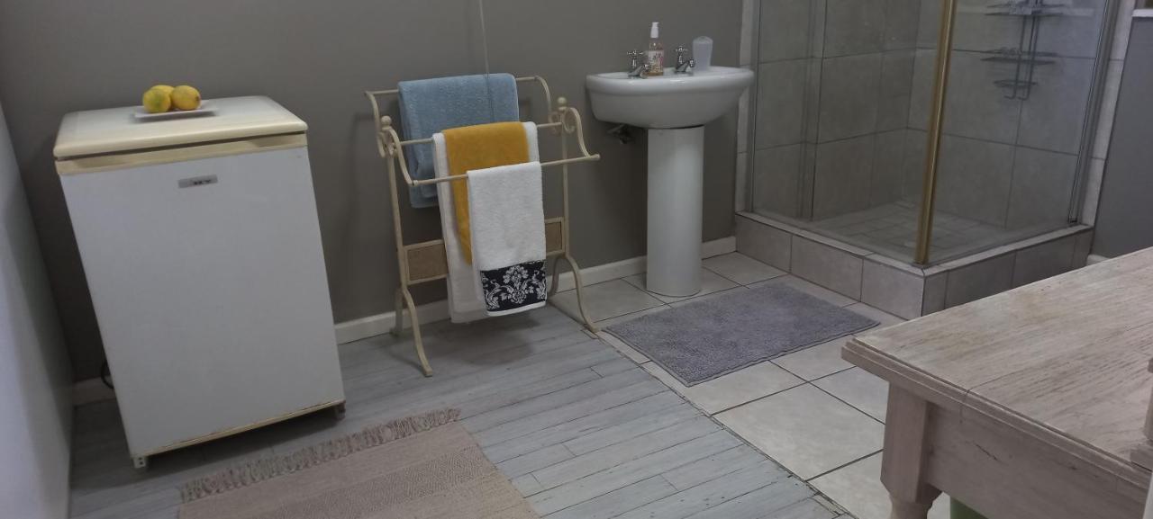 Peony Luxury Room With Wifi And Own Entrance Стелленбос Номер фото